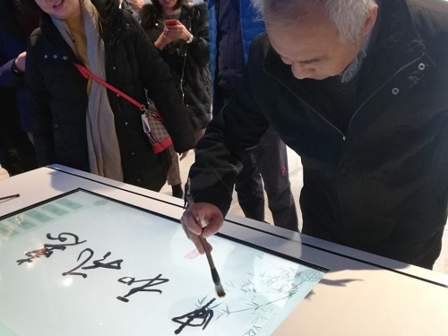 張平書記參與體驗活動.jpg 張平書記參與體驗活動.jpg