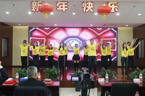 開場舞《我們都是追夢人》 .JPG